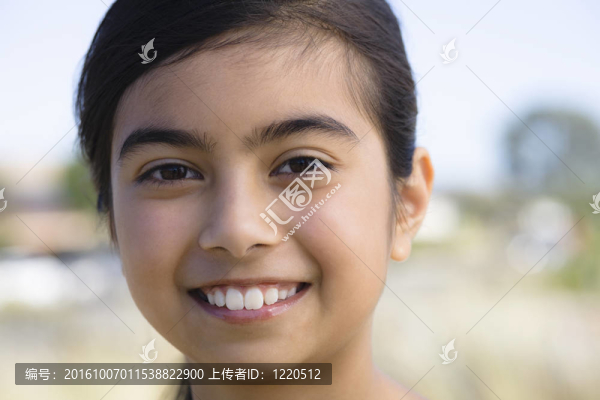 微笑女孩的肖像