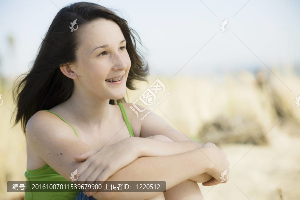 海灘上的少女肖像