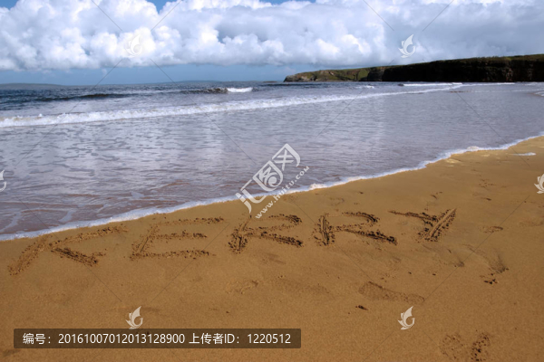 克里在沙灘上