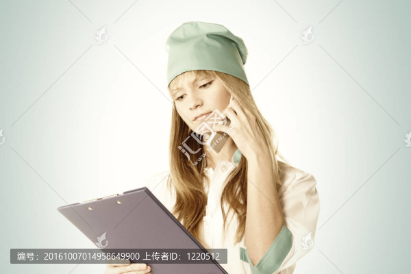 醫(yī)生打電話