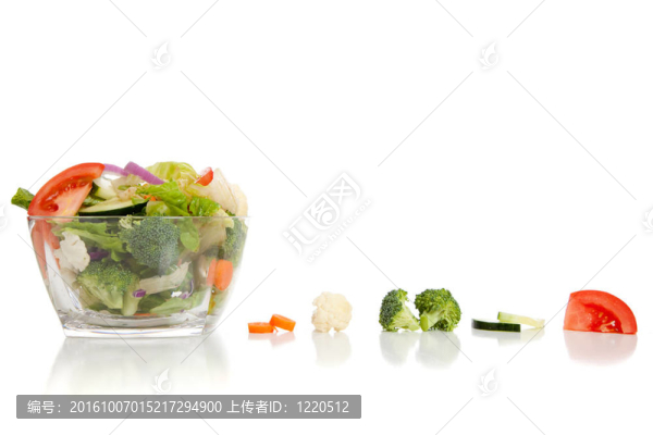 沙拉在一個(gè)白色的backgrong