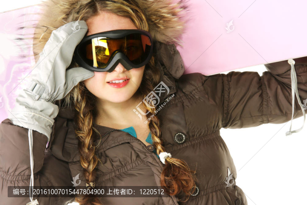 女孩粉紅色的滑雪板