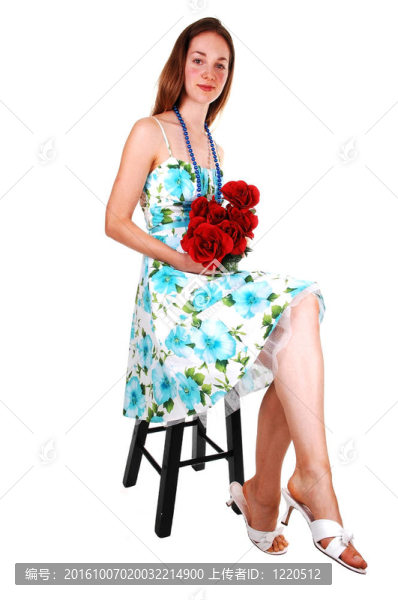 穿著白色和綠色衣服的漂亮女孩。