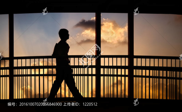 工作后商人的剪影
