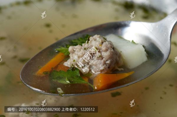 肉丸子蔬菜湯