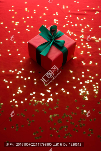 圣誕禮物在金色的星星