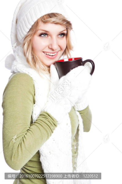 漂亮的女人拿著咖啡杯