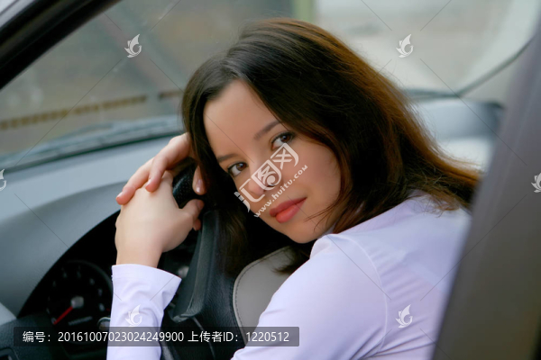 女人在車(chē)