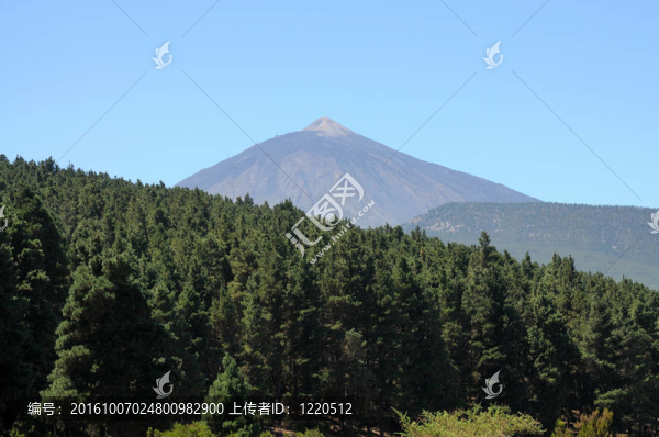 火山加那利群島的特內(nèi)里費(fèi)島；西班牙的Pico,de,Teide；