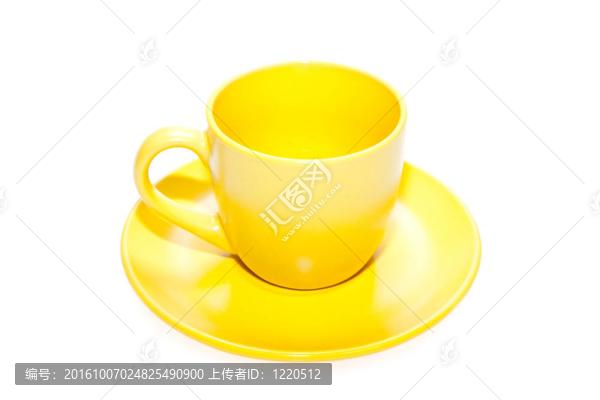 白色背景色杯。