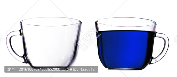 白色背景色杯。