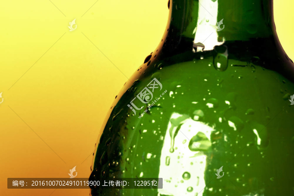瓶子上的水滴