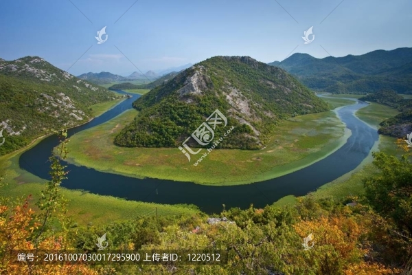 蜿蜒的河流