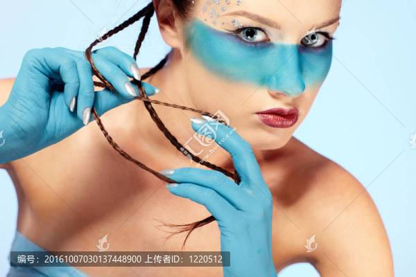 女孩的幻想藍(lán)色身體藝術(shù)