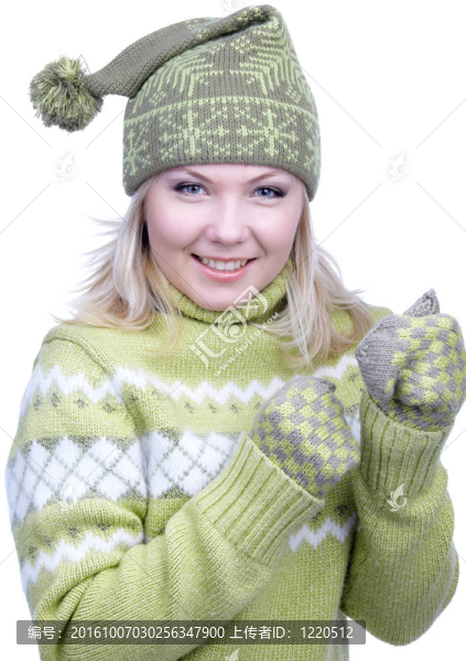 穿暖和衣服的女孩
