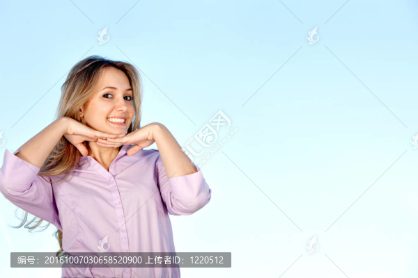 美麗的女人肖像微笑