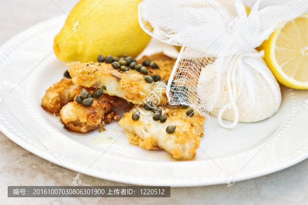 魚配檸檬紗布綁在