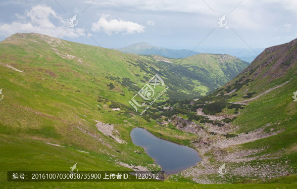 高山湖泊brebeneckul夏山