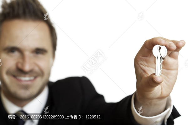 生意人overgives房子鑰匙后簽訂合同