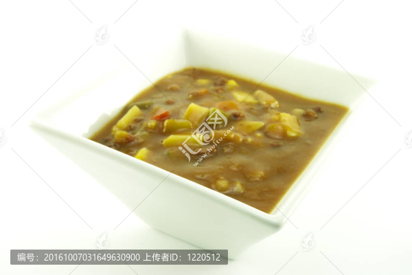 在一個(gè)白碗里的湯