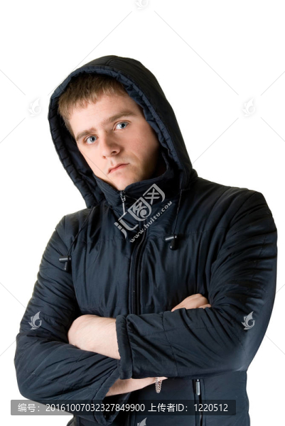 穿冬季夾克的男人