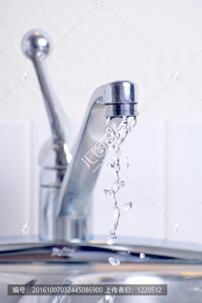 廚房水槽水龍頭