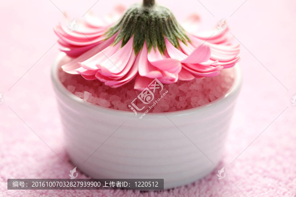 隨著太陽沐浴鹽