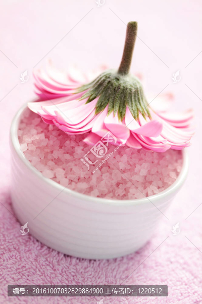 隨著太陽沐浴鹽