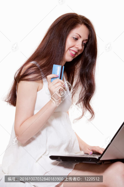 二十幾歲的黑發(fā)女人吸引歐洲俄羅斯