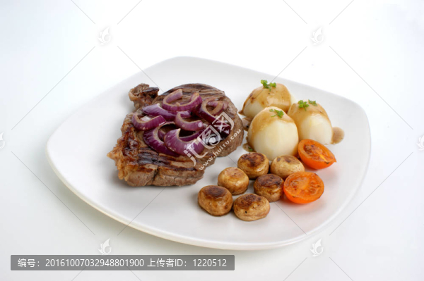 土豆醬烤牛排和熏肉