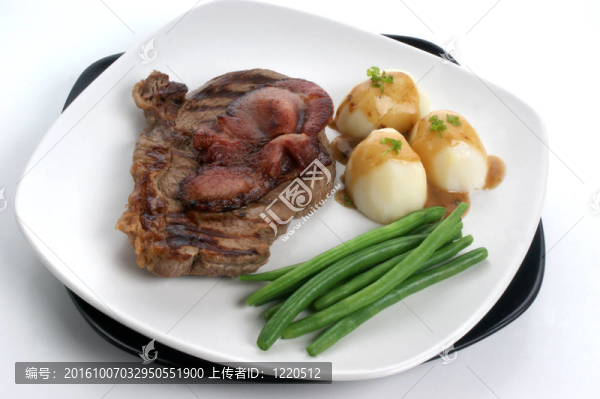 土豆醬烤牛排和熏肉