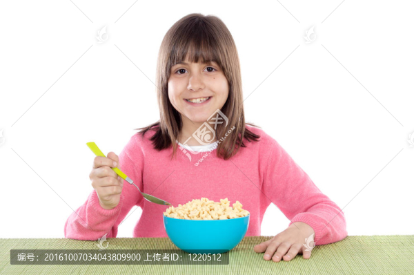 女孩吃麥片