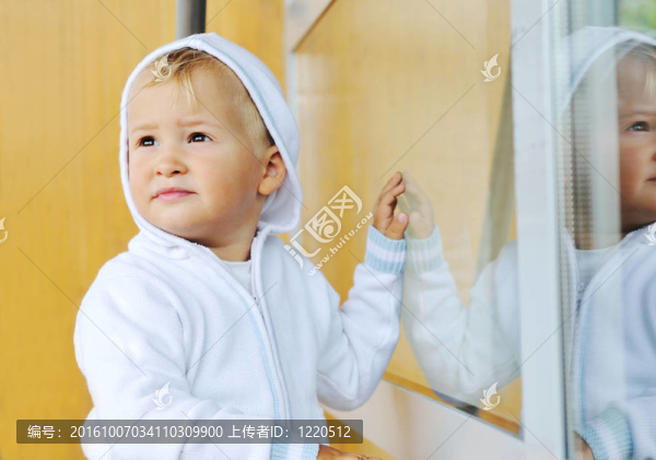 兒童時尚概念與美麗的孩子戶外自然