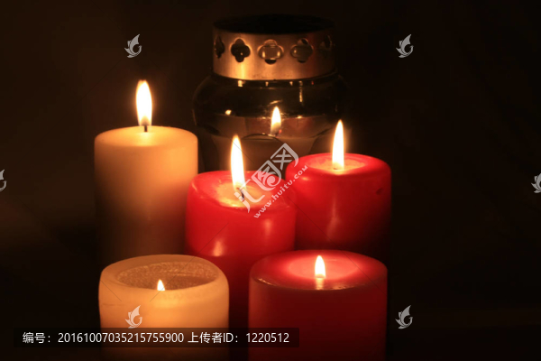 燃燒的蠟燭組
