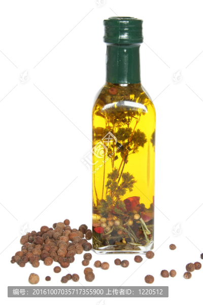 橄欖油配香料和香草