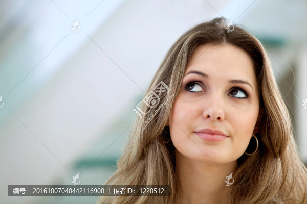 美麗的善解人意的女人