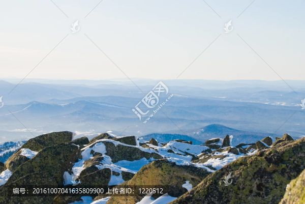 石頭山上