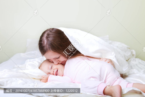 母親和女兒在家里