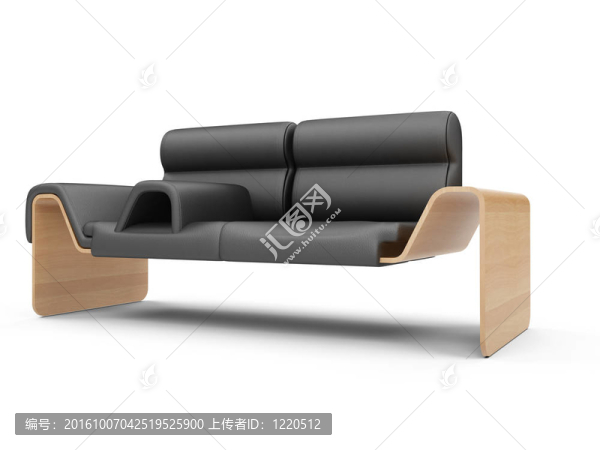 在白色沙發(fā)