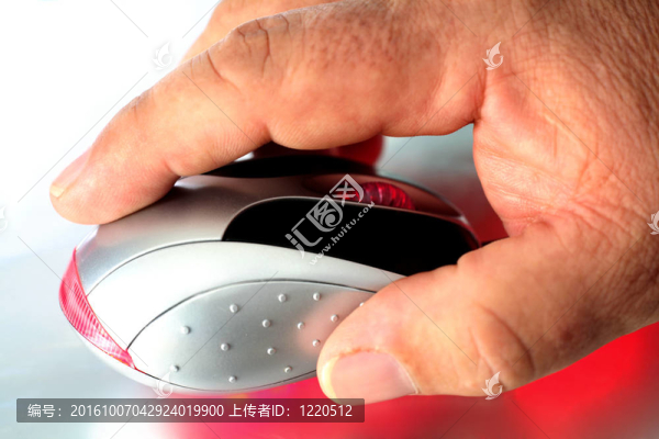 舊手與電腦鼠標