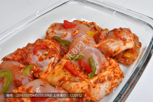 水稻和辣椒腌制有機雞肉料理