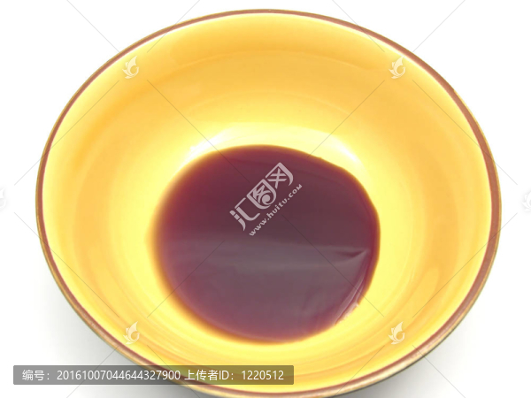 一碗陶瓷與南瓜籽油白色