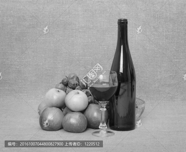 還生活-瓶酒和水果