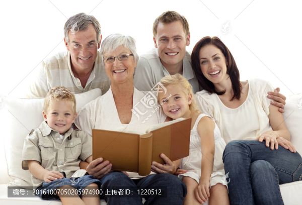 奶奶給孩子和父母讀一本書