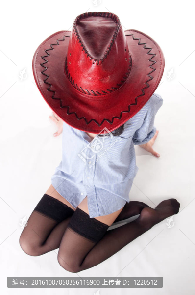 戴牛仔帽的半裸女孩