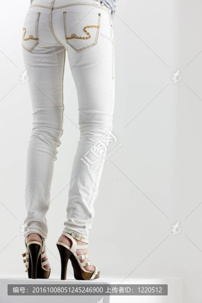 女人穿夏季鞋的細(xì)節(jié)