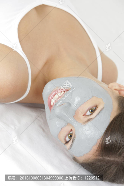 女性面具肖像