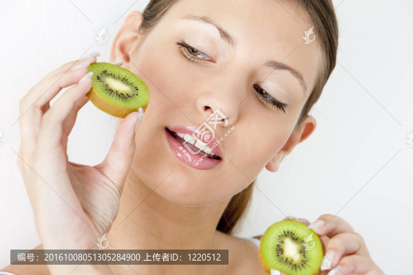 年輕女子與獼猴桃肖像