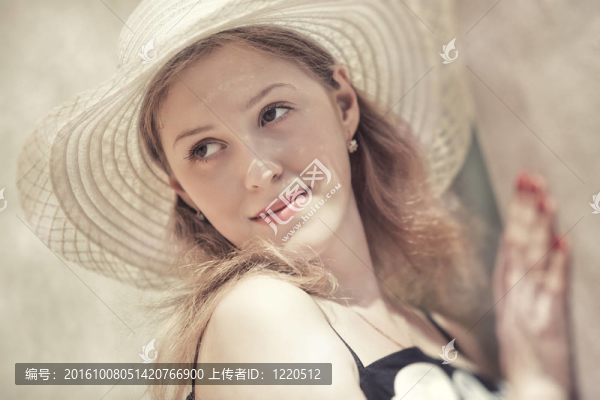 戴帽子的年輕女子肖像