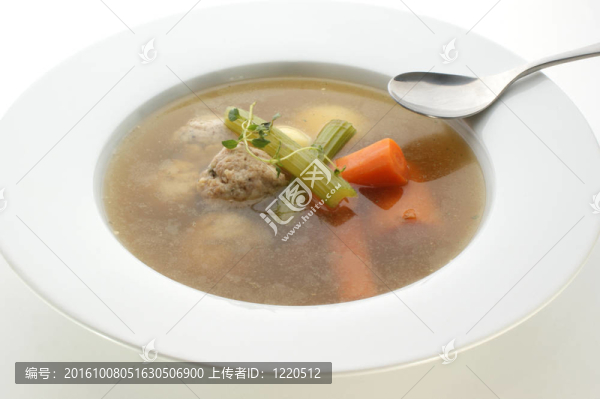 有機(jī)胡蘿卜蔬菜湯；芹菜肉丸